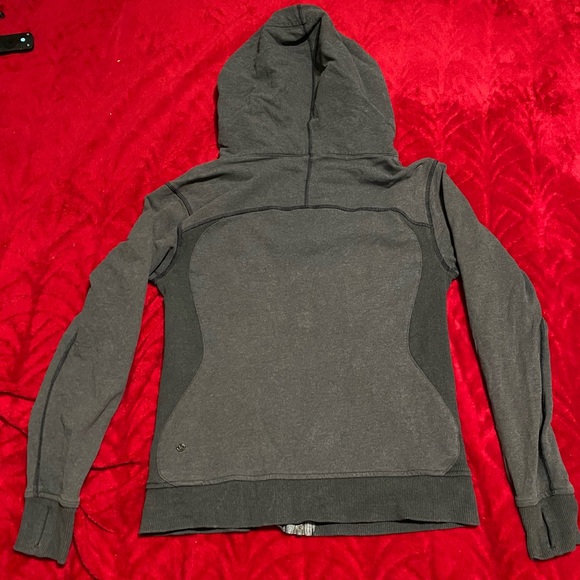 Lululemon Sz 6 fan favorite signature hoodie the perfect pre/post workout layer - Picture 4 of 17